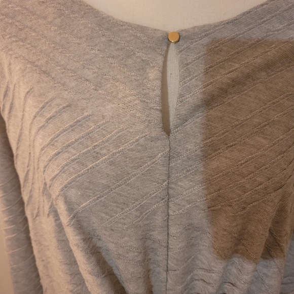 Long Top - Picture 2 of 7